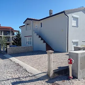  Apartment Lara